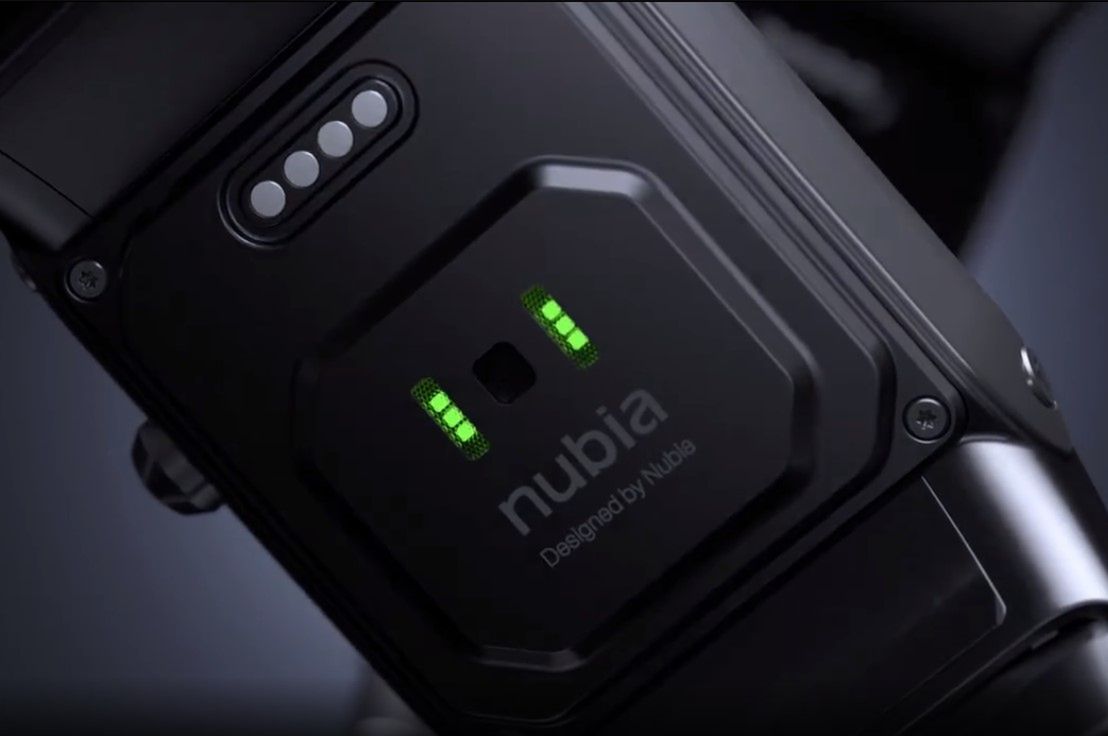 ZTE Nubia Watch to smartwatch owinięty ekranem 3