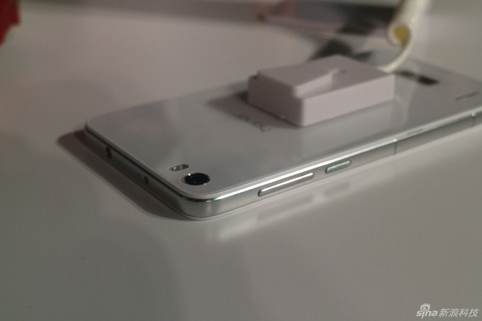 W skrócie: współpraca OnePlusa i JBL, Huawei Honor 6 Extreme Edition i klon iPhone'a on Lenovo 8