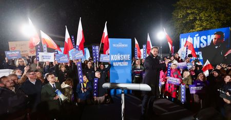 "Zroastowali Rafała" vs "skandaliczny" błąd Nawrockiego. Reakcje polityków po debacie