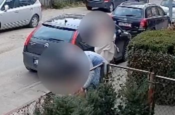 20-latka znęcał się nad kotem na oczach dziecka. Policja pokazała nagranie