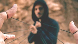 Najgroźniejsze sekty w Polsce. Odbierają wolność krok po kroku