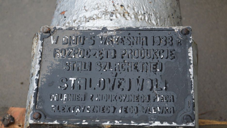 Historyczne odlewki przeniesione z dawnego terenu Huty Stalowa Wola na teren Muzeum Centralnego Okręgu Przemysłowego