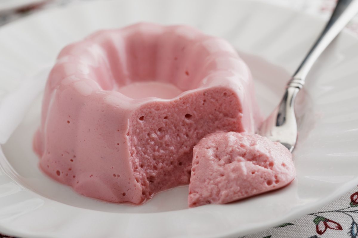 A refreshing delight: Healthy raspberry and skyr dessert recipe