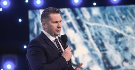 Przemysław Czarnek zlecił przegląd podręczników. "Są drobne uwagi"