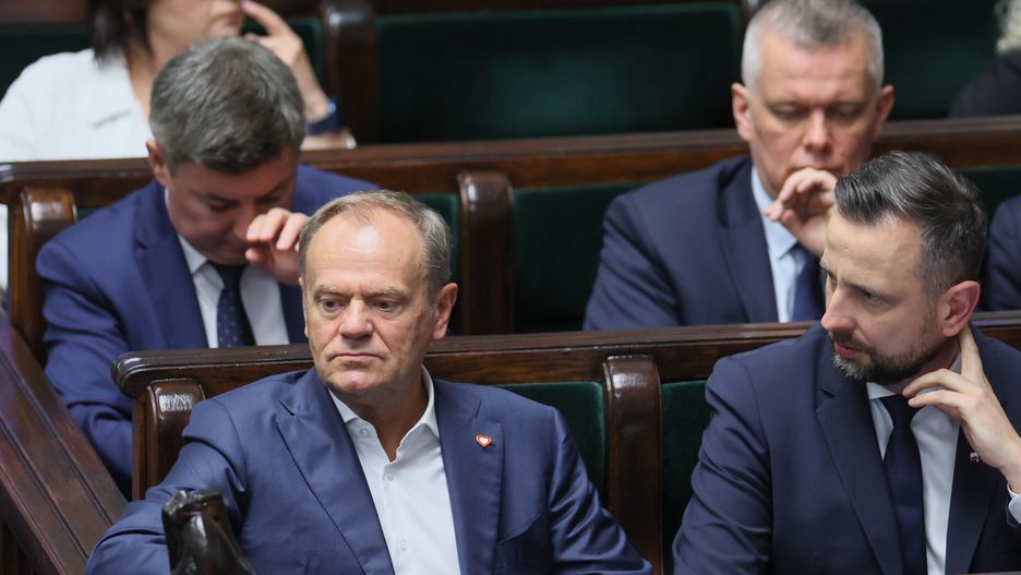 Najnowszy sondaż IPSOS pokazuje, że KO może zdobyć w wyborach do europarlamentu 20 mandatów, a PiS - 16