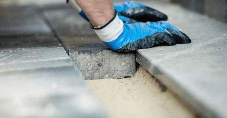 Co warto wiedzieć o kostce brukowej i płytach betonowych?