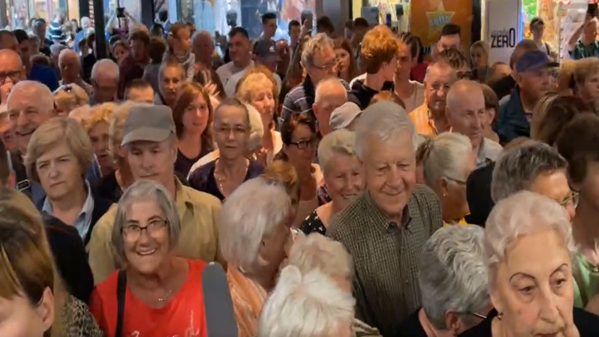 Ludzie szturmem oblężyli nowy Carrefour w Łomży