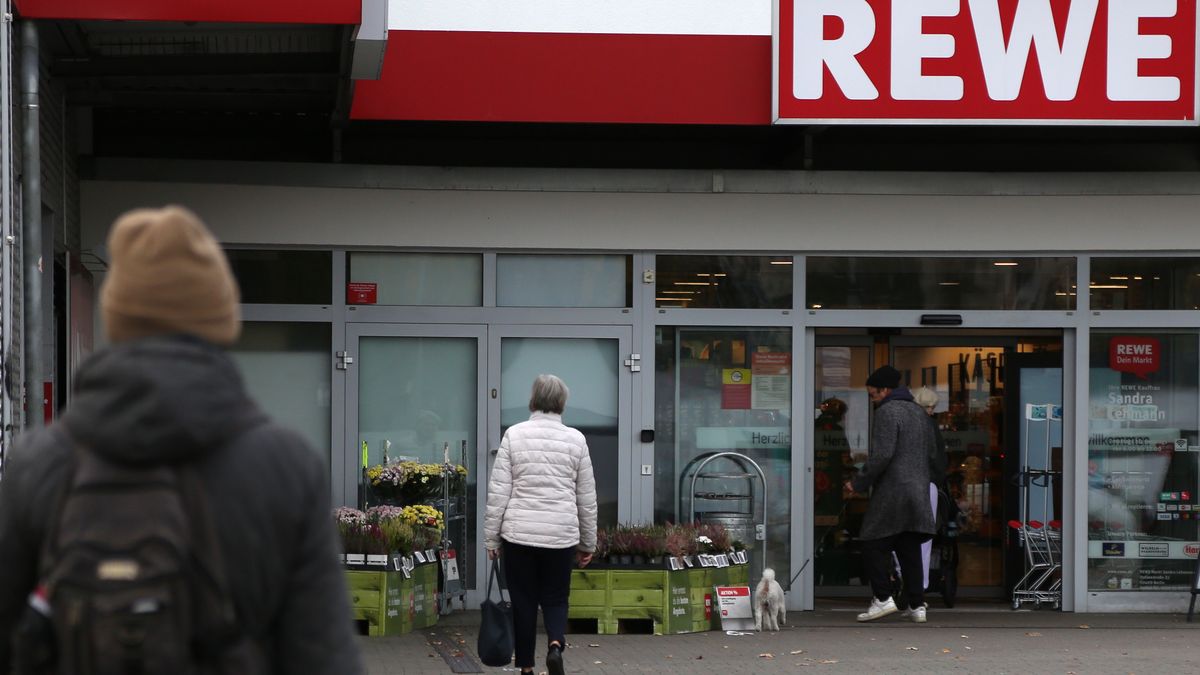 BERLIN, GERMANY - OCTOBER 22: A REWE grocery store is seen on October 22, 2025 in Berlin, Germany. REWE is among Germany's main grocery store chains. (Photo by Adam Berry/Getty Images)