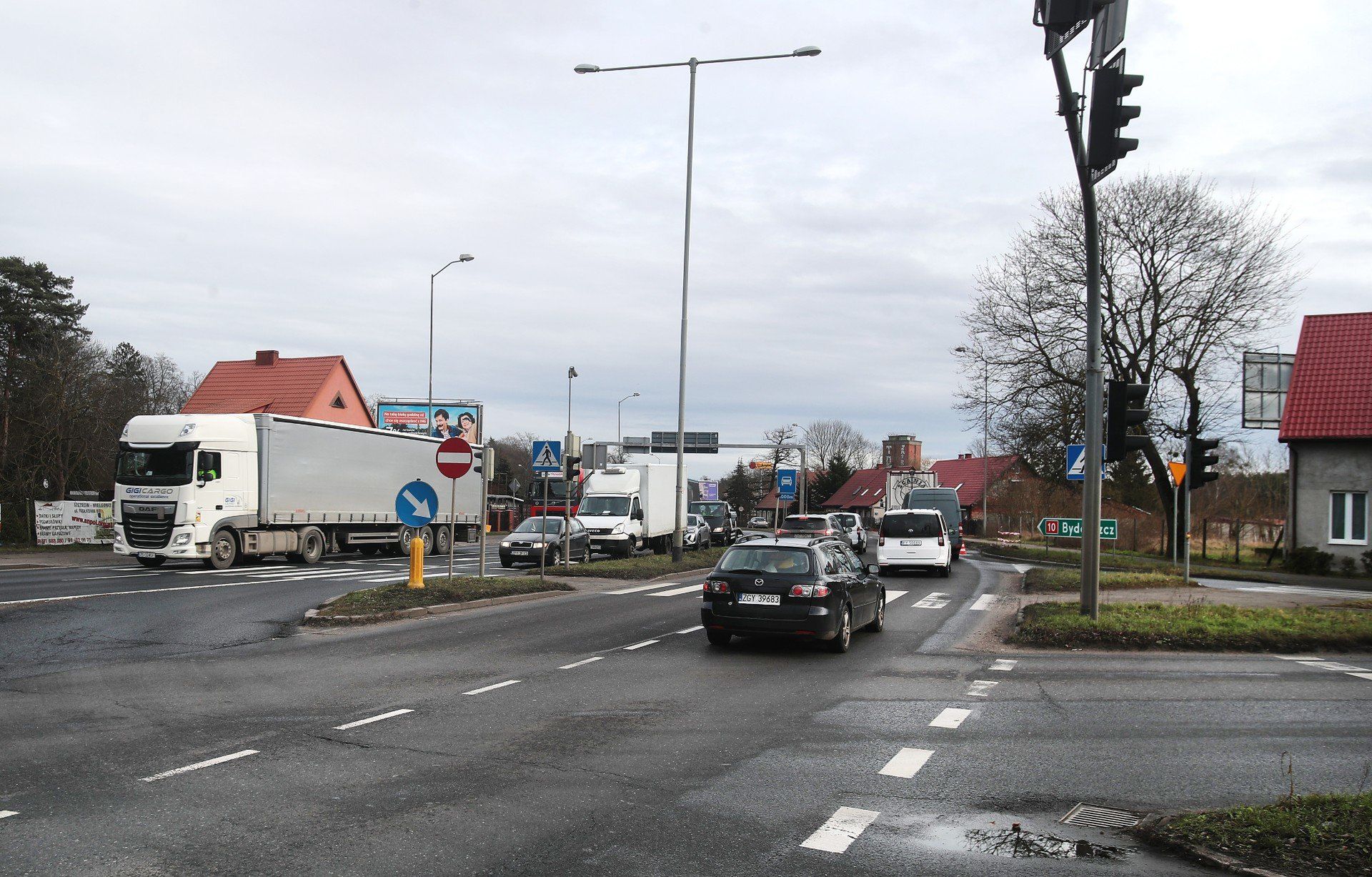 Inwestycja obejmuję budowę odcinka S10 o długości 4,4 km omijającego od północy szczecińskie osiedle Płonia. Trasa pozwoli na wyprowadzenie tranzytu z obszaru zabudowanego na terenie miasta Szczecin, na którym jest szereg skrzyżowań i przejść dla pieszych