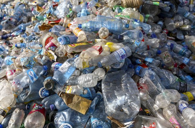 Plastic bottles at the T3 EPZ Limited, a local company that recycles polyethylene terephthalate (PET) plastic bottles into PET flakes for export, on World Environment Day in Machakos, Kenya, 05 June 2023. The world marks the 2023 Environment Day on 05 June with a focus on 'solutions to plastic pollution'. EPA/DANIEL IRUNGU ATTENTION: This Image is part of a PHOTO SET Dostawca: PAP/EPA.