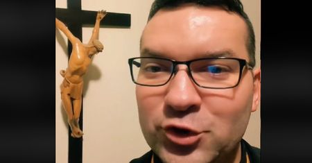 Modlisz się w trakcie sprzątania domu? Ksiądz nie ma wątpliwości