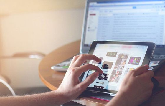 Często kupujesz przez internet? Zobacz, jak oszczędzać na zakupach dzięki zniżkom!