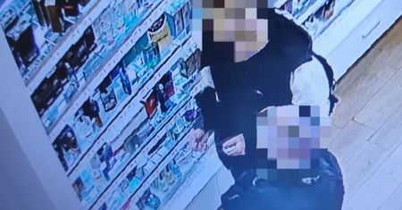 Matka z synem zatrzymani. Na "zakupy" zakładali peruki