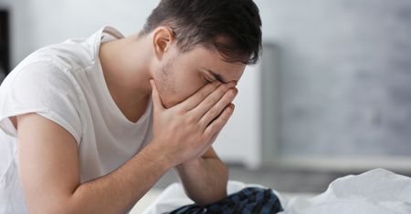 Ponad połowa młodych mężczyzn czuje się samotnych. Statystyka nie tłumaczy problemu