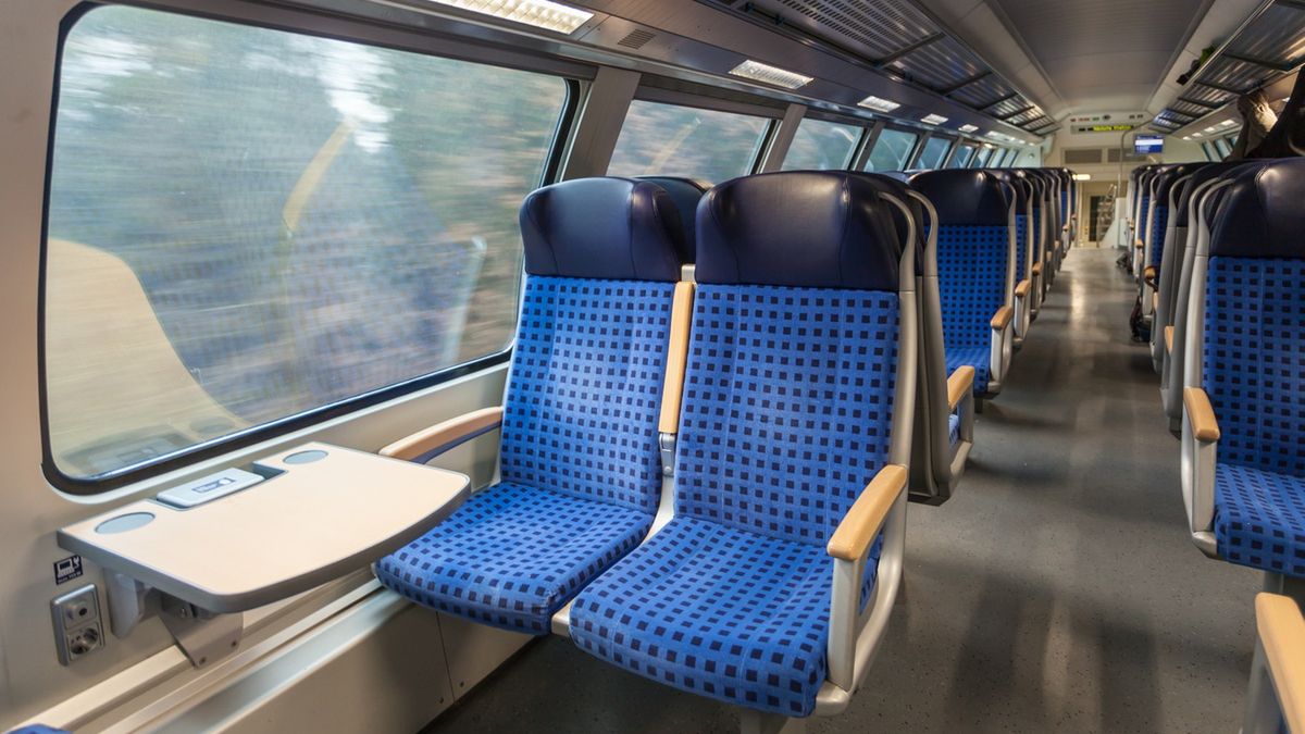 Fotele w pociągu.