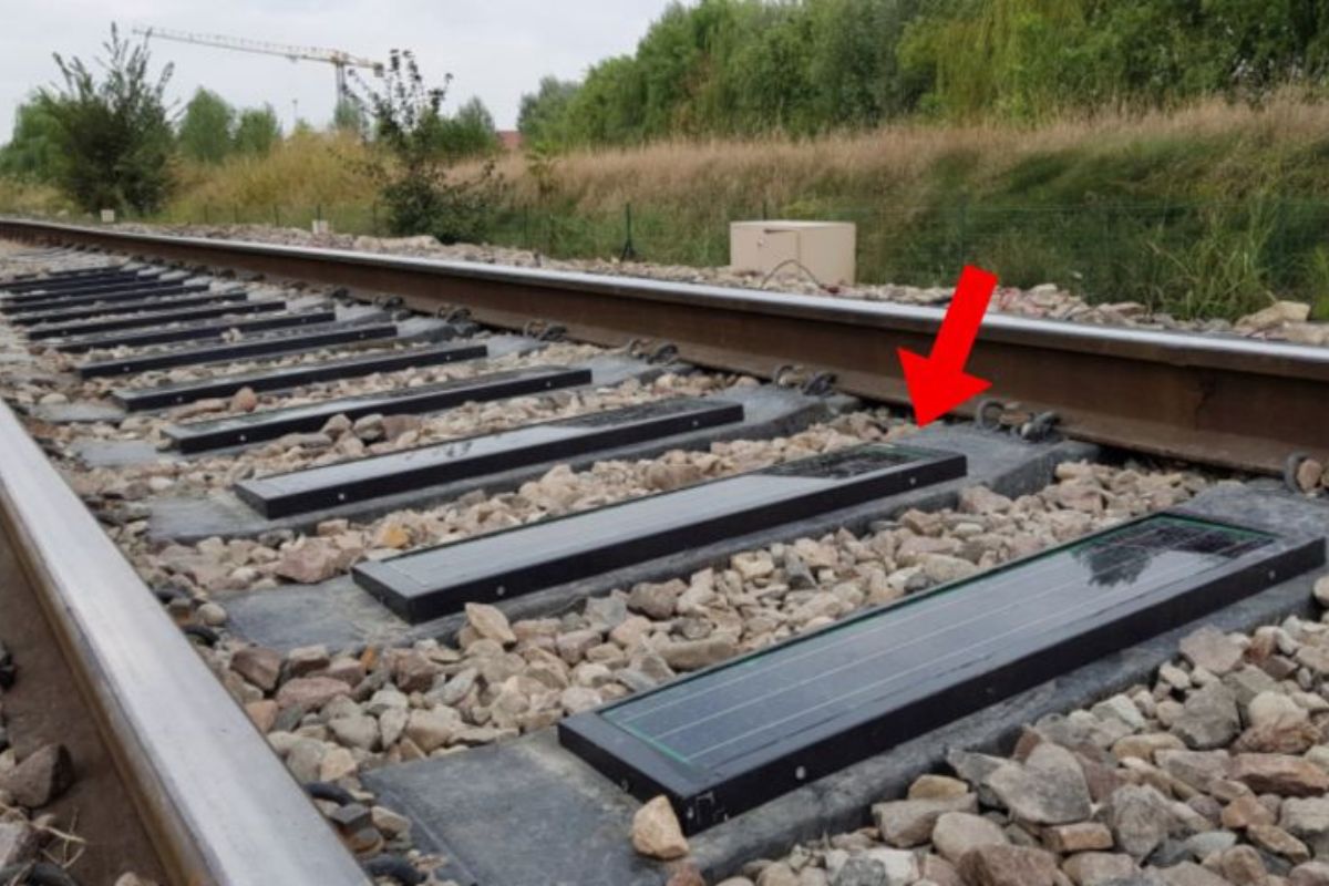 Czy panele fotowoltaiczne na torach zrewolucjonizują kolej?