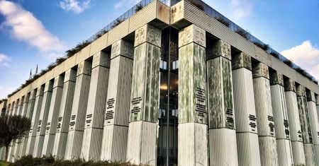 Wielki chaos w sądach. Wojna na górze, obywatele ofiarami [OPINIA]
