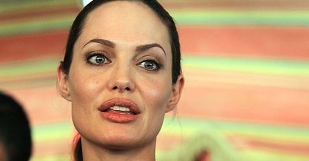 Onkolog: "Decyzja Angeliny jest ODWAŻNA, ALE POTRZEBNA!"