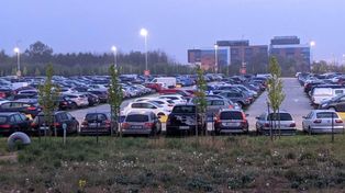 Gdańskie lotnisko bije rekordy. Na parkingach brakuje miejsc