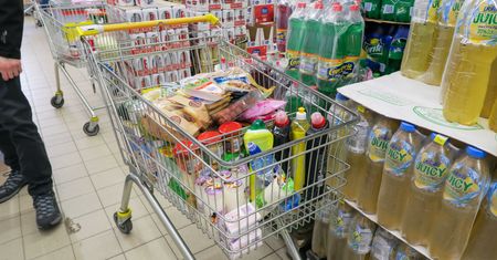 Litwini przyjechali do Polski na zakupy. Hurtowo kupują te produkty