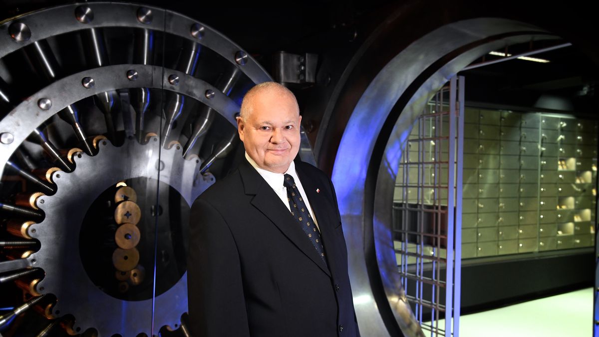 Prezes NBP Adam Glapiński stawia na złoto