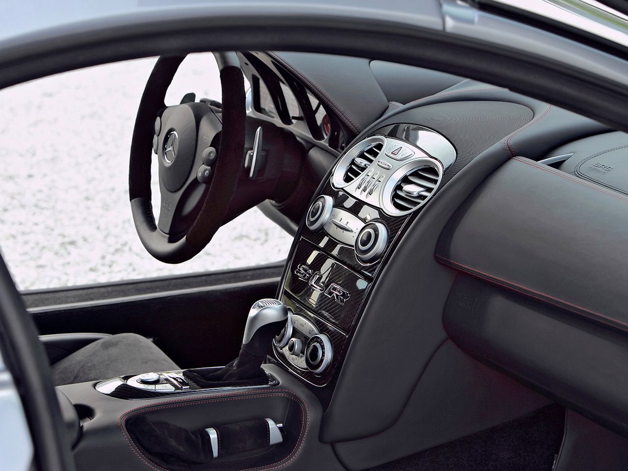 Pokolenie wcześniej: Mercedes-Benz SLR McLaren 32