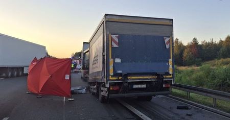 Tragiczne zderzenie ciężarówek na autostradzie A4. Zginął kierowca