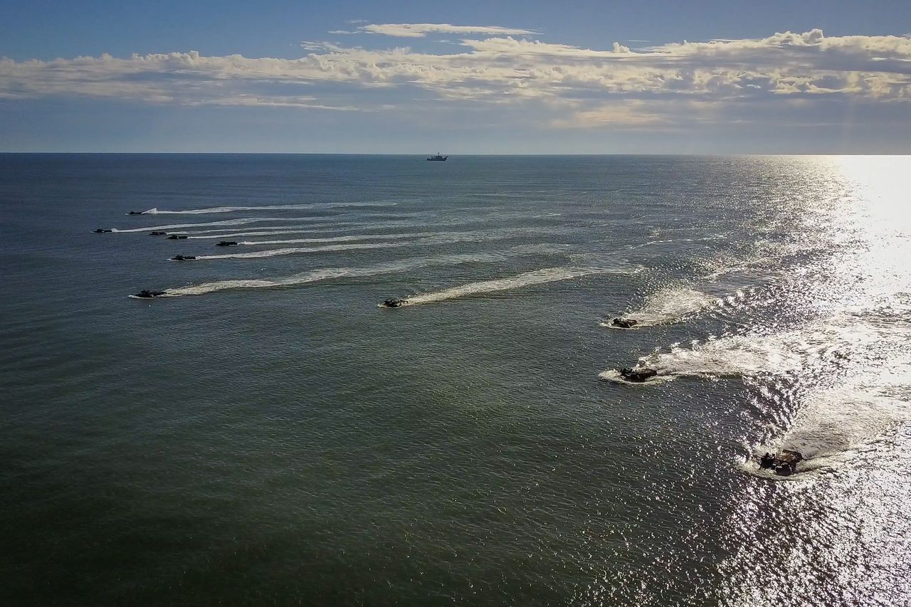 Pojazdy-amfibie US Navy - zdjęcie ilustracyjne
