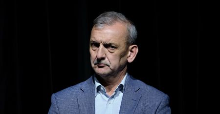 Nowe obostrzenia ogłoszone. Powrót do szkół niemożliwy. Szef ZNP wbił szpilę