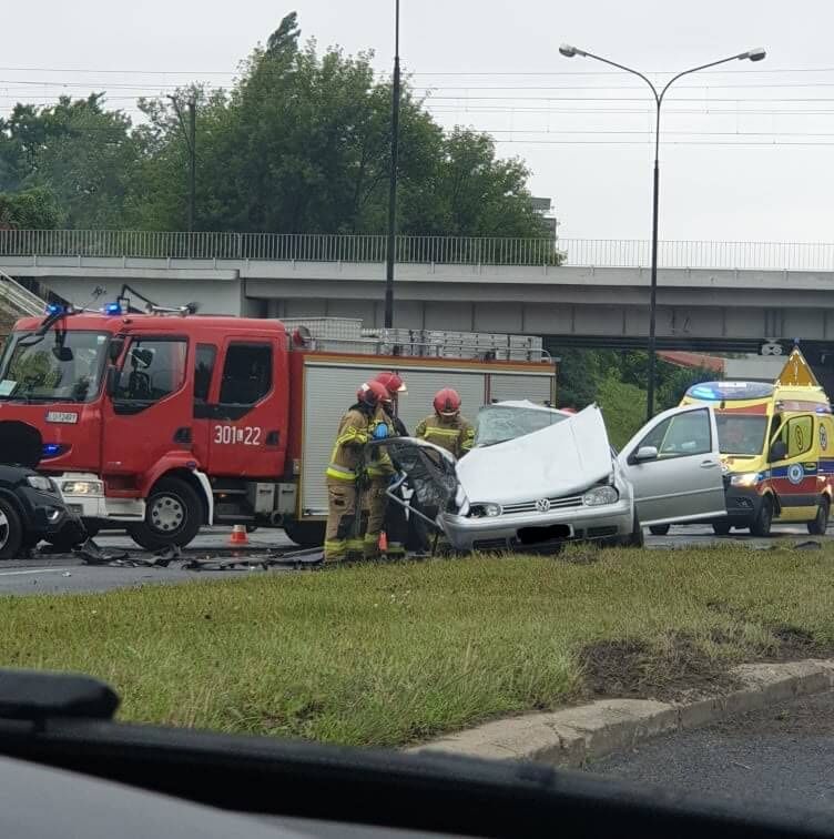 strażacy przy rozbitym volkswagenie witosa lublin
