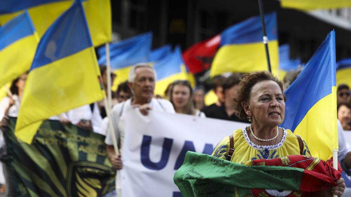 Ukrainians in Portugal mark Ukrainian Independence Day
epa12320158 Ukrainians attend a demonstration to mark Ukraine's Independence Day under the slogan 'Support Ukraine. Fight like a Ukrainian' in Lisbon, Portugal, 24 August 2025. Ukrainians are marking the 34th anniversary of their independence from the Soviet Union in 1991.  EPA/TIAGO PETINGA 
Dostawca: PAP/EPA.
TIAGO PETINGA
rally, demonstration, independence day, celebration