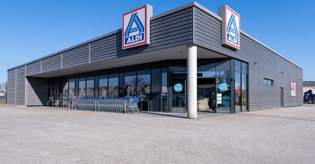 Aldi nie żartuje. Kiełbasa gratis