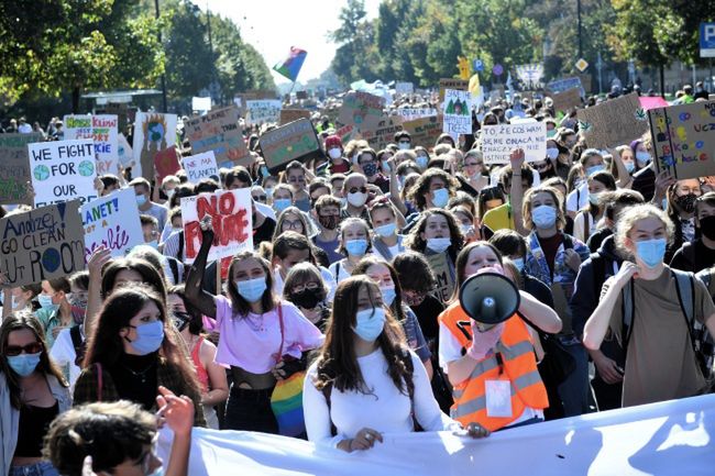 Warszawa. Uczestnicy marszu na ulicach stolicy