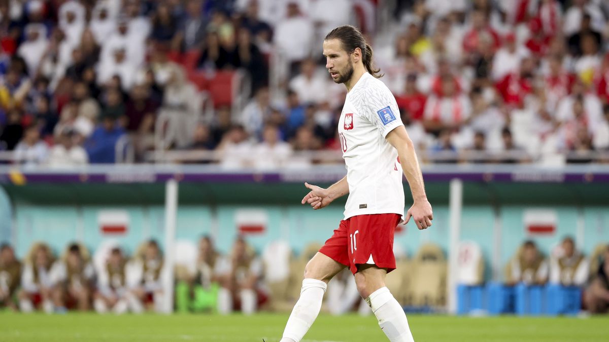 DOHA, QATAR - DECEMBER 4: Grzegorz Krychowiak of Poland during the FIFA World Cup Qatar 2022 Round of 16 match between France and Poland at Al Thumama Stadium on December 4, 2022 in Doha, Qatar. (Photo by Jean Catuffe/Getty Images)