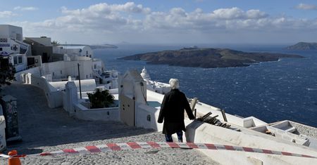 Nie tylko trzęsienie ziemi. Sejsmolog mówi o sytuacji na Santorini