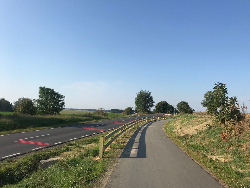 Drogi rowerowe będą bezpieczniejsze? Pomorze Zachodnie przetestuje świecące znaczniki 2