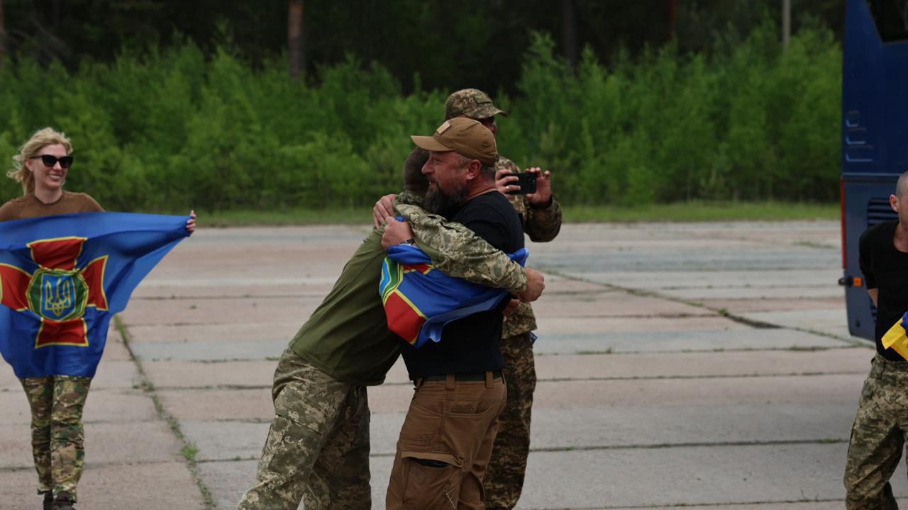 Ukraine and Russia swap 307 prisoners in major exchange
