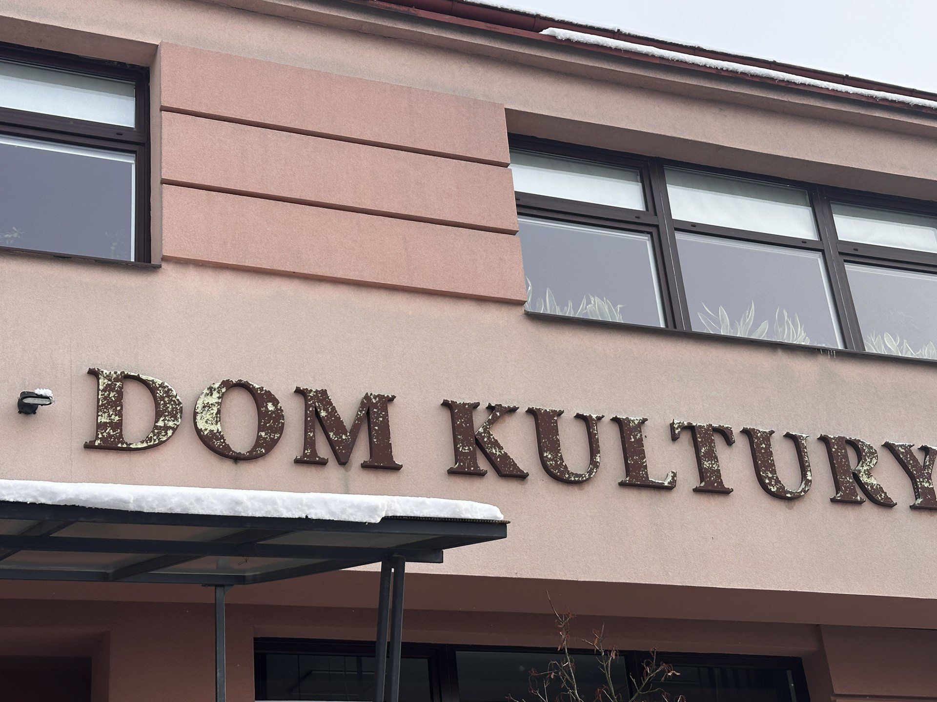 Odnowiony zostanie napis Dom Kultury.