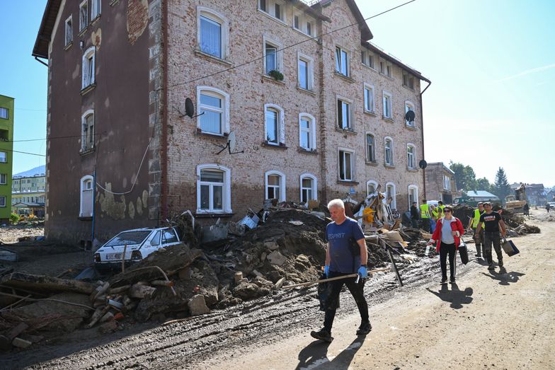 Spekulanci podnoszą ceny na terenach powodziowych. Polski handel reaguje