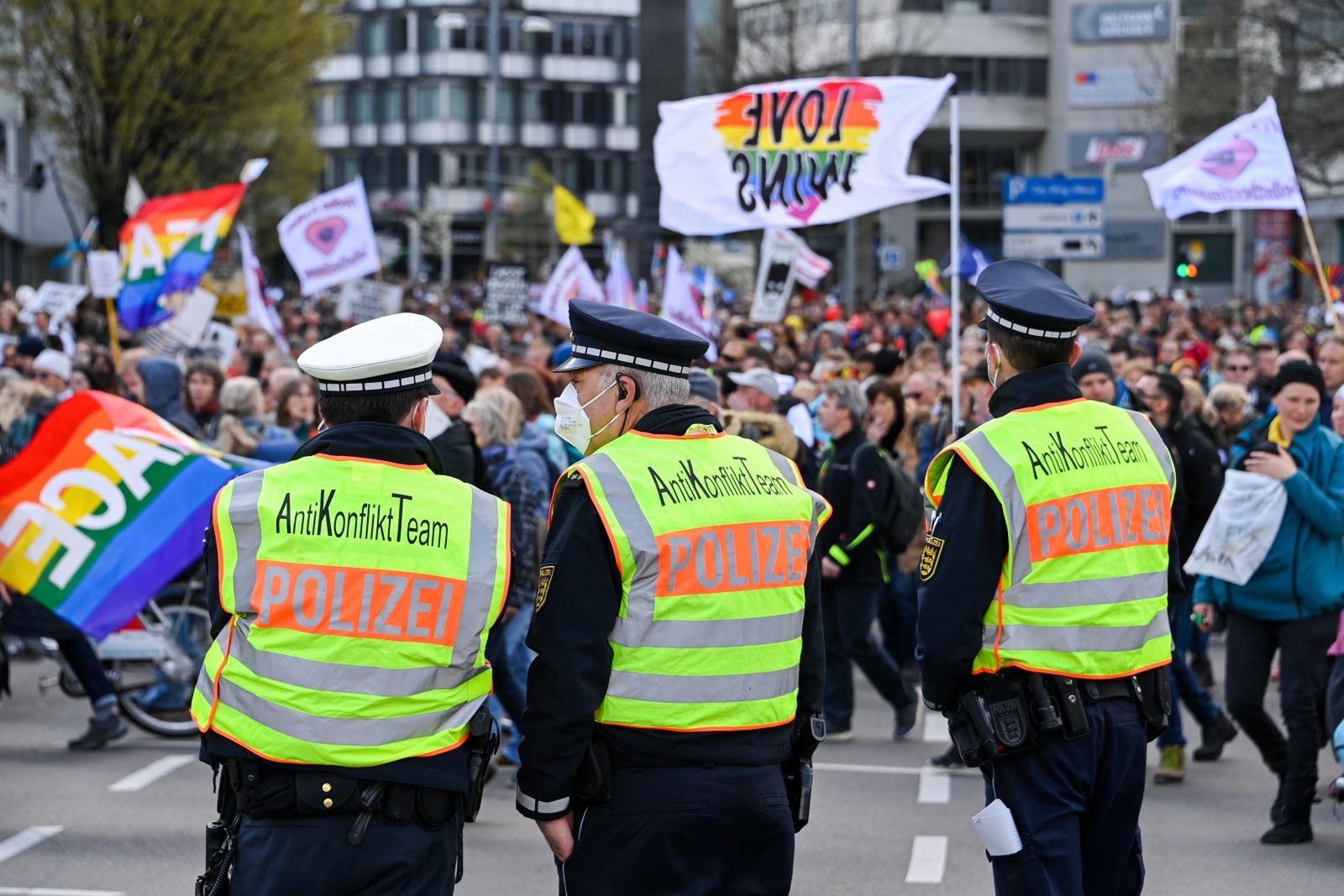 Protest koronasceptyków w Stuttgarcie