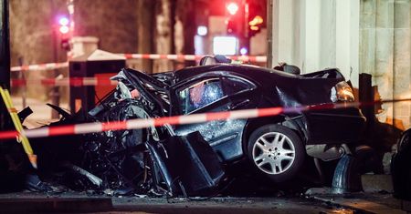 Samochód wjechał w Bramę Brandenburską. Konsul: Kierowcą był Polak