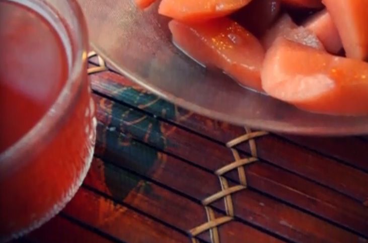 Jak zmniejszyć kaloryczność świątecznych kompotów? Dietetyk doradza (WIDEO)