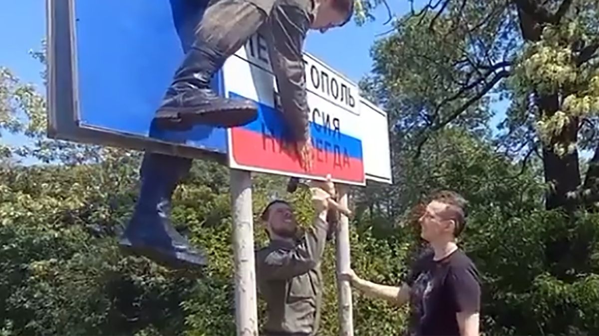 Rosjanie umieścili własny znak przy wjeździe do Melitopola