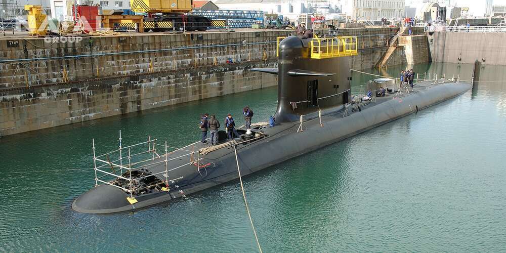 Okręt podwodny typu Scorpene w stoczniowym doku