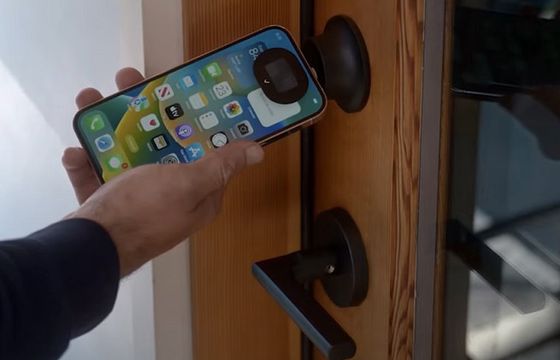 iPhone zamiast kluczy do drzwi: Apple sprzedaje inteligentny zamek