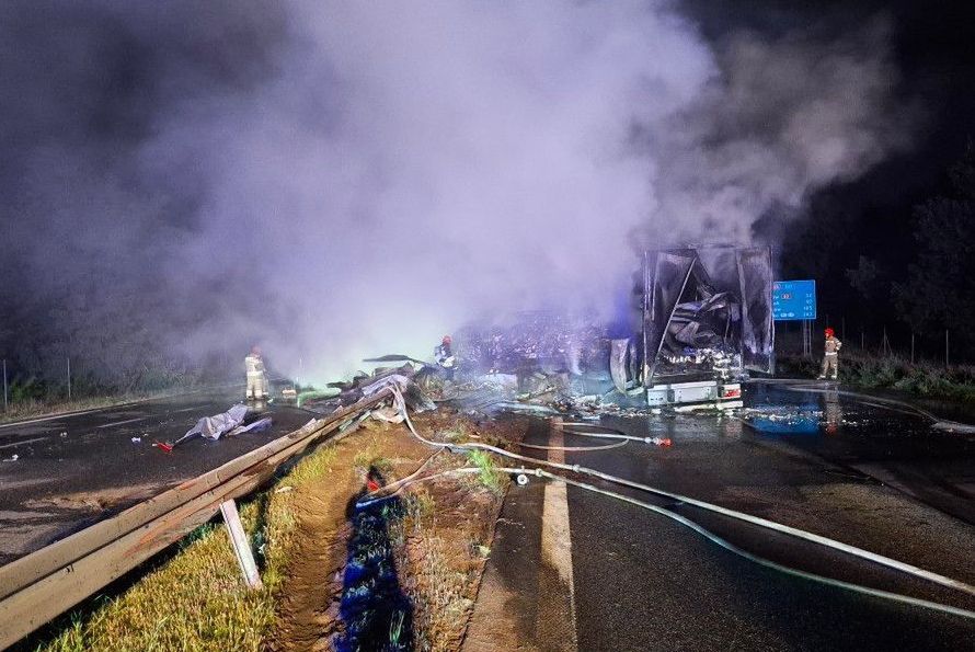 Ostrów Mazowiecka: Pożar ciężarówki i utrudnienia na drodze S8