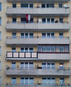 Zabronione na balkonie. Kary za szkody sięgają tysięcy złotych