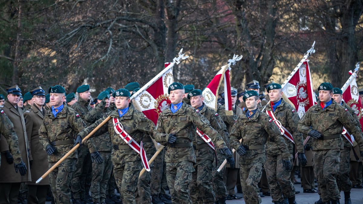 przekazanie obowi�zk�w
Bydgoszcz, 20.12.2024. Przekazanie obowi�zk�w na stanowisku dow�dcy w 1. Pomorskiej Brygadzie Logistycznej im. Kr�la Kazimierza Wielkiego, 20 bm. w Bydgoszczy. (mr) PAP/Tytus �mijewski
Tytus �mijewski
Polityk, Polityka, Przekazanie obowi�zk�w, wojsko, wojsko polskie, 1, brygada logistyczna, pomorska, si�y zbrojne, �o�nierz, �o�nierze