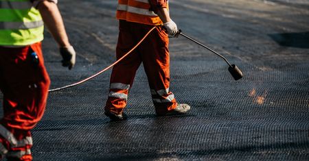 Będzin: Tak znikają fale Dunaju na autostradzie A1. Nie ma już asfaltu, drogowcy pracują na odcinku Siemonia - Dobieszowice Zachód