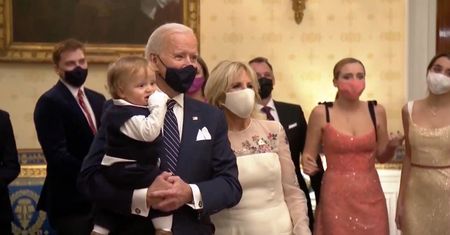 Ukryty przekaz sukni Jill Biden. Wystarczy się przyjrzeć